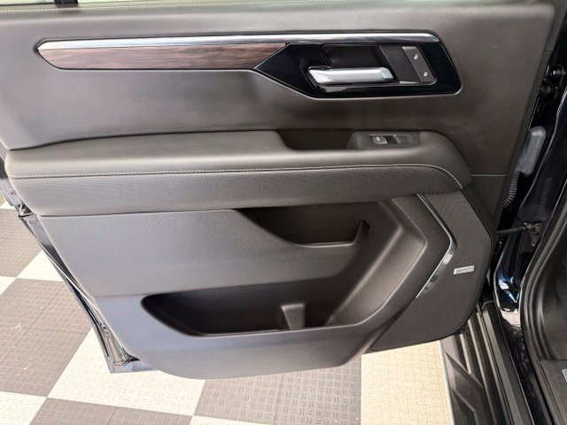 Used 2026 Chevrolet Suburban Premier AWD/4WD image 22