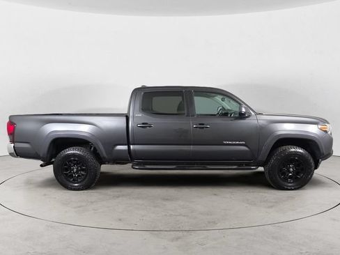 Used 2019 Toyota Tacoma SR5 AWD/4WD image 4