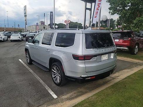 Used 2023 Jeep Wagoneer Series II AWD/4WD image 5