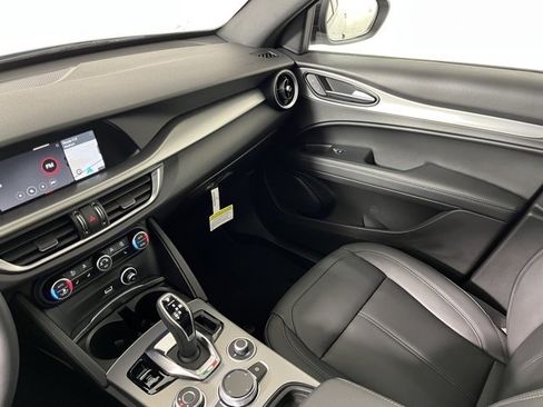 Used 2025 Alfa Romeo Stelvio Sprint w/ Convenience Package image 39