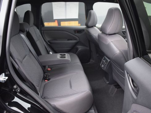Used 2025 Subaru Forester Premium AWD/4WD image 11