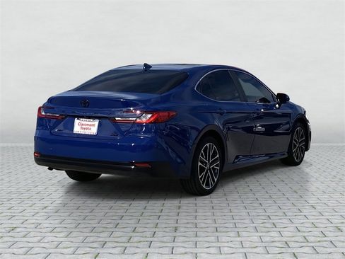 Used 2026 Toyota Camry XLE image 6