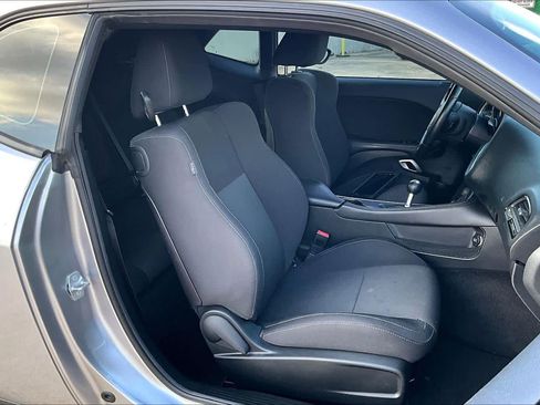 Used 2016 Dodge Challenger R/T image 9