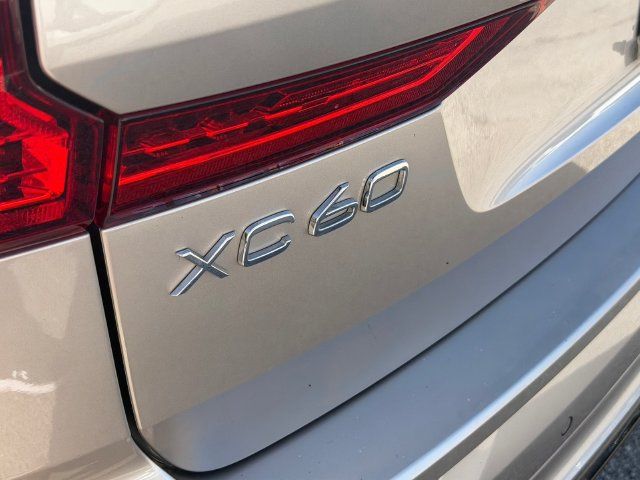 Certified 2024 Volvo XC60 B5 Plus AWD/4WD image 12