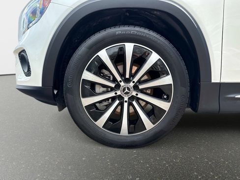 Used 2023 Mercedes-Benz GLB 250 4MATIC w/ Premium Package image 13