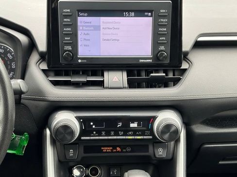 Used 2021 Toyota RAV4 LE AWD/4WD image 14