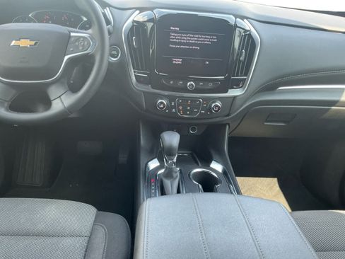 Used 2023 Chevrolet Traverse LT FWD image 11