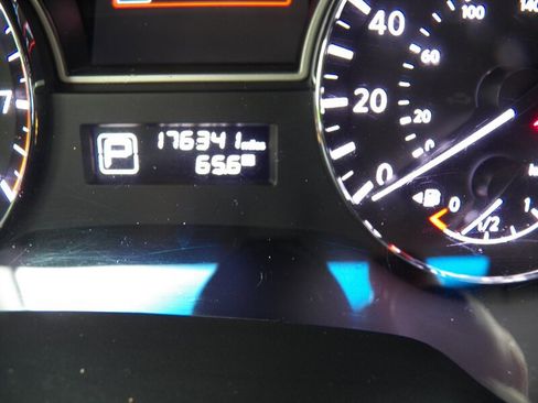 Used 2013 Nissan Pathfinder SV AWD/4WD image 18