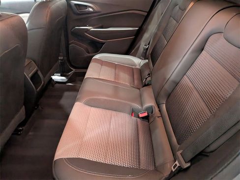 Used 2025 Chevrolet Trax LT w/ LT Convenience Package image 21