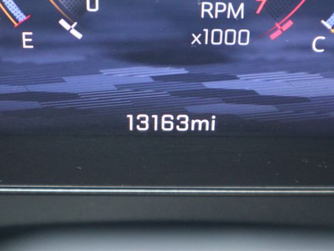 Used 2025 Chevrolet Traverse High Country FWD image 18