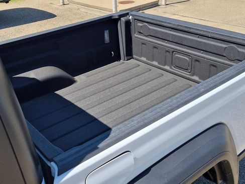 Used 2025 Jeep Gladiator Sport AWD/4WD image 9