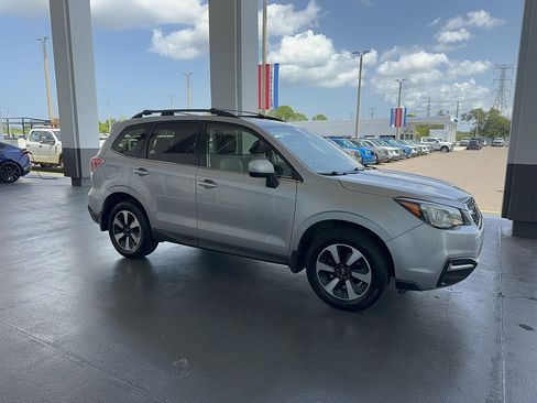 Used 2017 Subaru Forester 2.5i Limited w/ Popular Package #2 AWD/4WD image 5