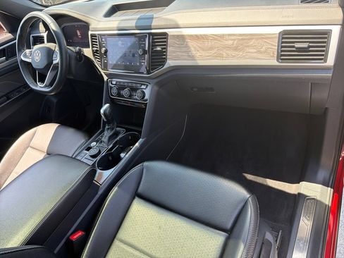 Certified 2023 Volkswagen Atlas Cross Sport SE w/ Panoramic Sunroof Package AWD/4WD image 25