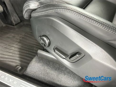 Used 2025 Volvo XC90 B6 Ultra w/ Protection Package Premier image 40