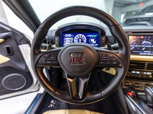 Used 2017 Nissan GT-R Premium w/ Premium Interior Package AWD/4WD image 46