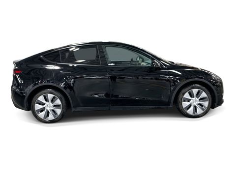 Certified 2023 Tesla Model Y Long Range AWD/4WD image 7