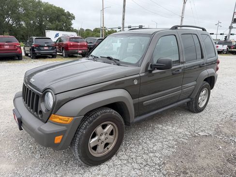 Used 2006 Jeep Liberty Sport AWD/4WD image 7