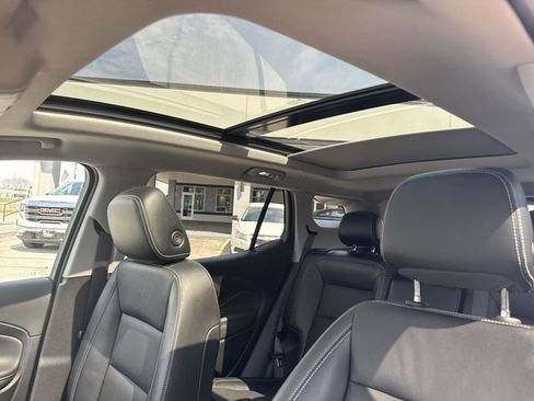 Used 2023 GMC Terrain SLT w/ Tech Package image 18