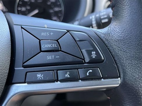 Used 2023 Nissan Kicks SR image 17