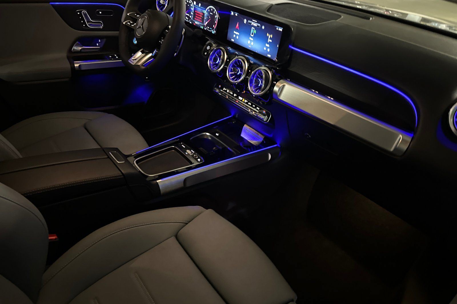 New 2026 Mercedes-Benz GLB 35 AMG 4MATIC image 15