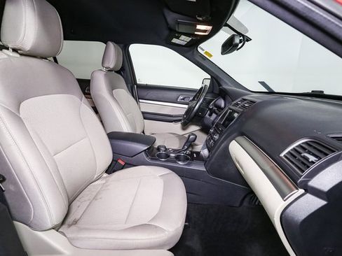 Used 2018 Ford Explorer XLT w/ Equipment Group 201A image 17