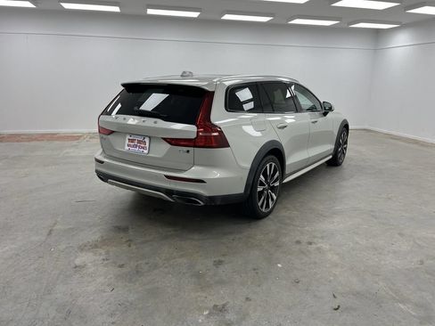 Used 2020 Volvo V60 T5 Cross Country AWD/4WD image 5
