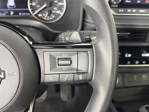 Used 2023 Nissan Rogue SV AWD/4WD image 28