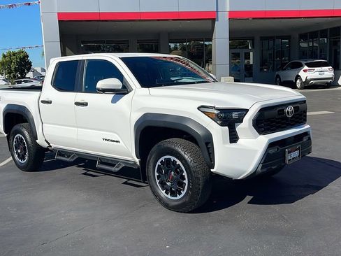 Used 2024 Toyota Tacoma TRD Off-Road w/ TRD Off Road Premium Package image 32