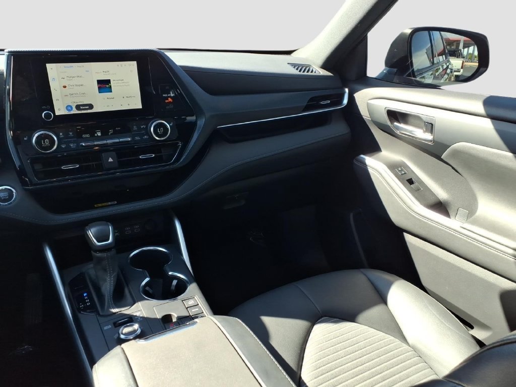 Used 2023 Toyota Highlander XSE AWD/4WD image 14