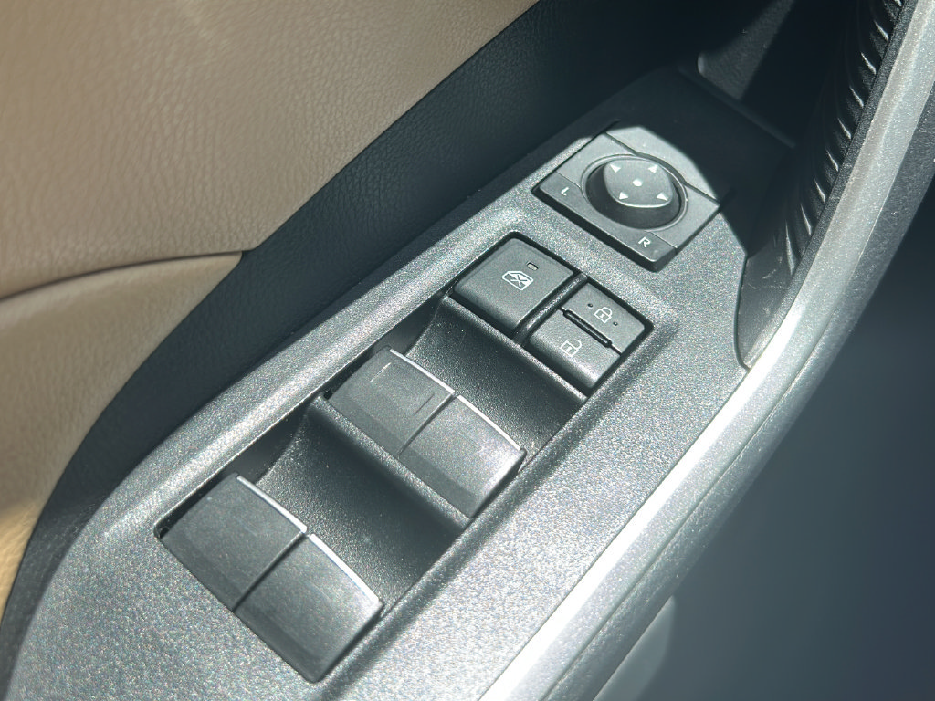 Used 2022 Toyota RAV4 XLE w/ Convenience Package FWD image 21
