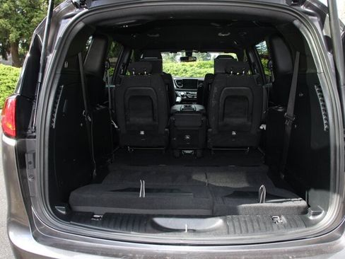 Used 2020 Chrysler Pacifica Touring w/ S Appearance Package FWD image 20