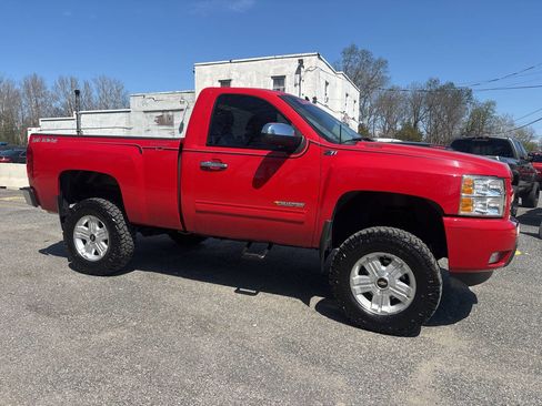 Used 2011 Chevrolet Silverado 1500 LT w/ Interior Plus Package AWD/4WD image 9