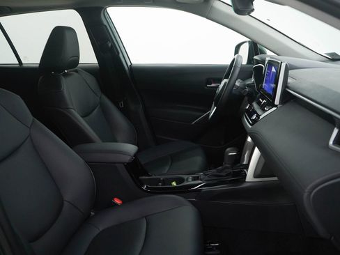 Used 2024 Toyota Corolla Cross XLE w/ Convenience Package image 12