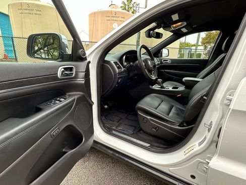 Used 2018 Jeep Grand Cherokee Limited image 15
