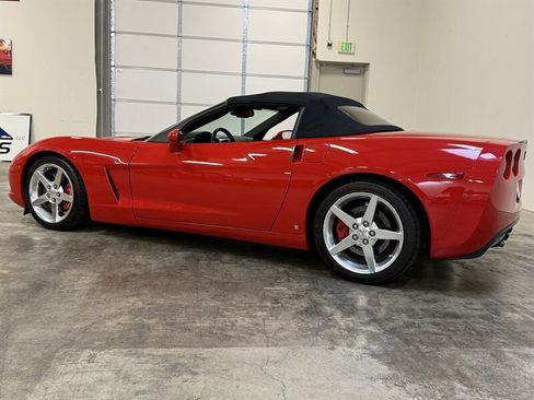 Used 2006 Chevrolet Corvette Convertible w/ Preferred Equipment Group RWD image 31