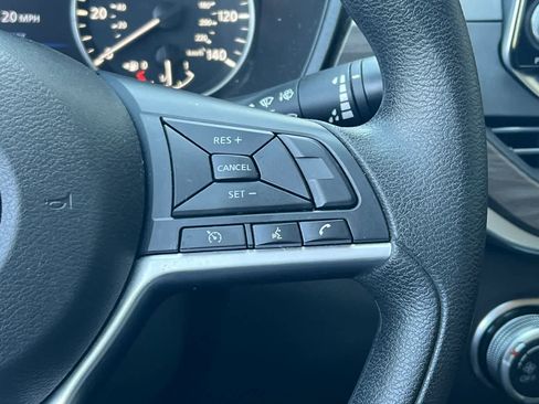 Used 2024 Nissan Altima 2.5 SV FWD image 28