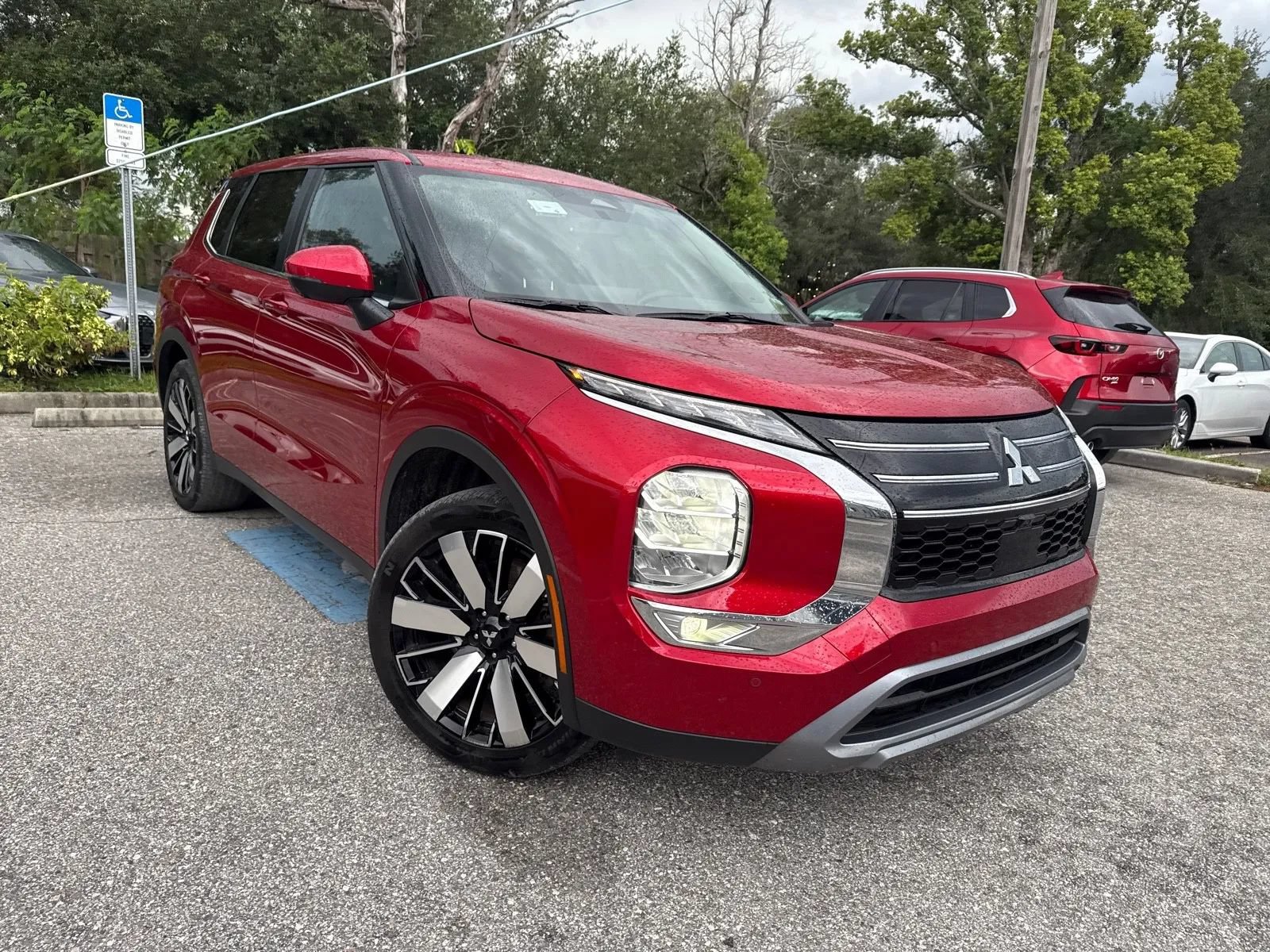 Used 2025 Mitsubishi Outlander SE FWD image 5