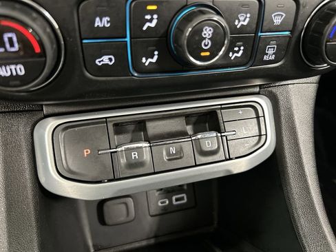 Used 2021 GMC Acadia SLT w/ Elevation Edition AWD/4WD image 17