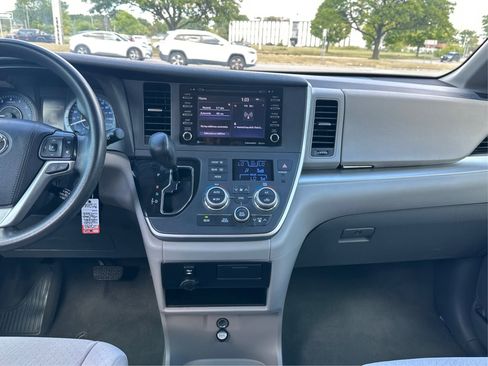 Used 2020 Toyota Sienna LE image 16