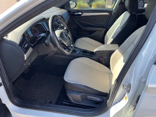 Used 2019 Volkswagen Jetta R-Line FWD image 2