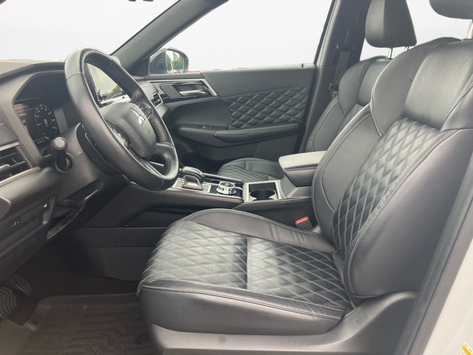 Used 2023 Mitsubishi Outlander SEL AWD/4WD image 11