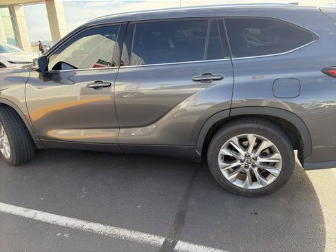 Used 2021 Toyota Highlander Limited image 9