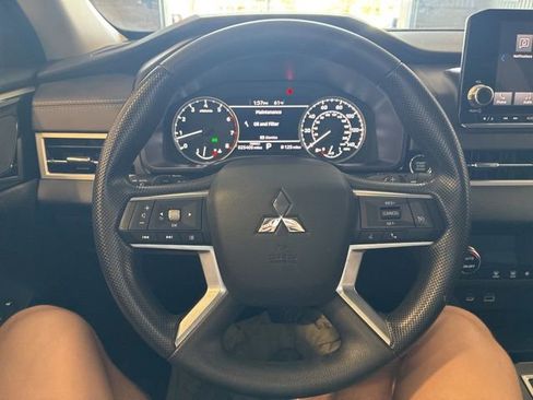 Used 2024 Mitsubishi Outlander ES image 18