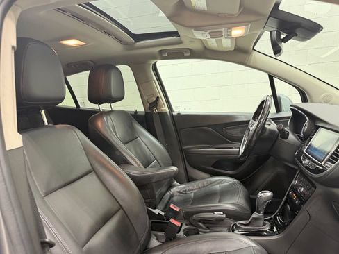 Used 2019 Buick Encore Essence AWD/4WD image 34