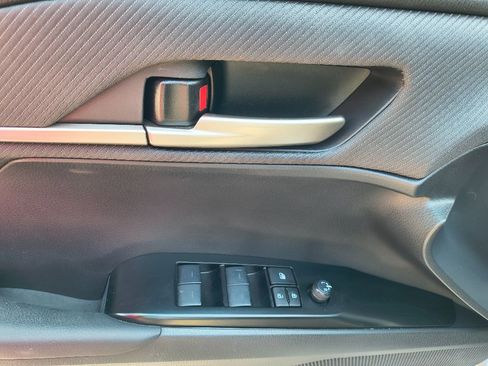 Used 2025 Toyota Camry SE image 13