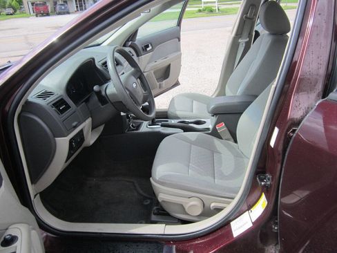 Used 2012 Ford Fusion S image 8