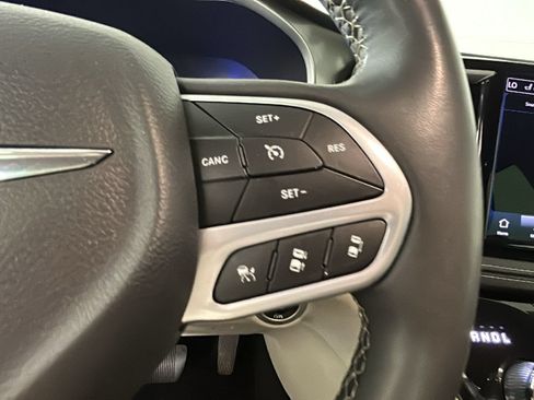 Used 2024 Chrysler Pacifica Limited FWD image 20