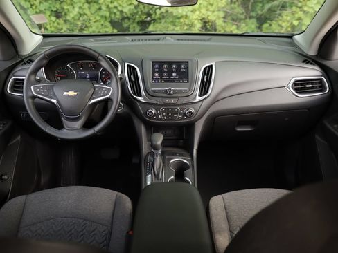 Used 2024 Chevrolet Equinox LT FWD image 18