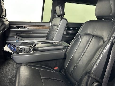 Used 2022 Jeep Grand Wagoneer Series I image 17