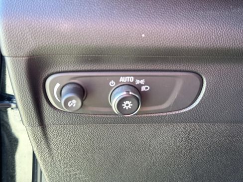 Used 2022 Buick Envision Essence w/ Sport Touring Package FWD image 20